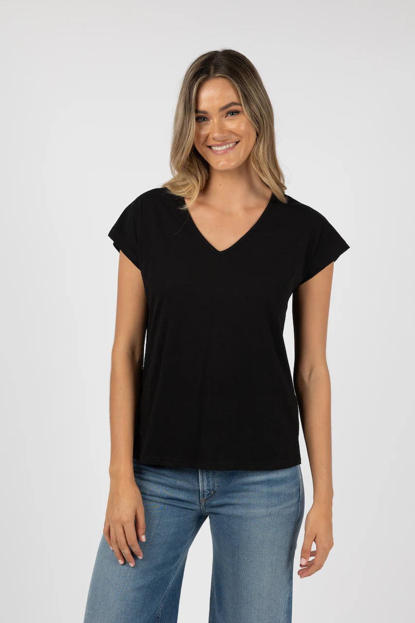 Must Have V-Neck - Black